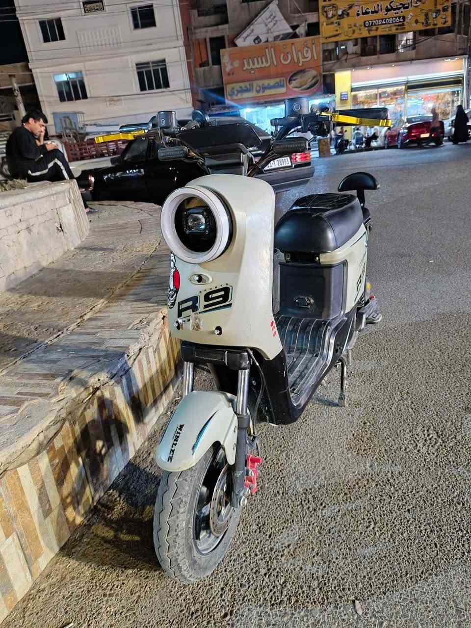السلام عليكم عندي درجة شحن R9 2025 درجة جديد بطارية جدد مكان بغداد حي العامل السعر 350 شراي تصل رقم ***********
