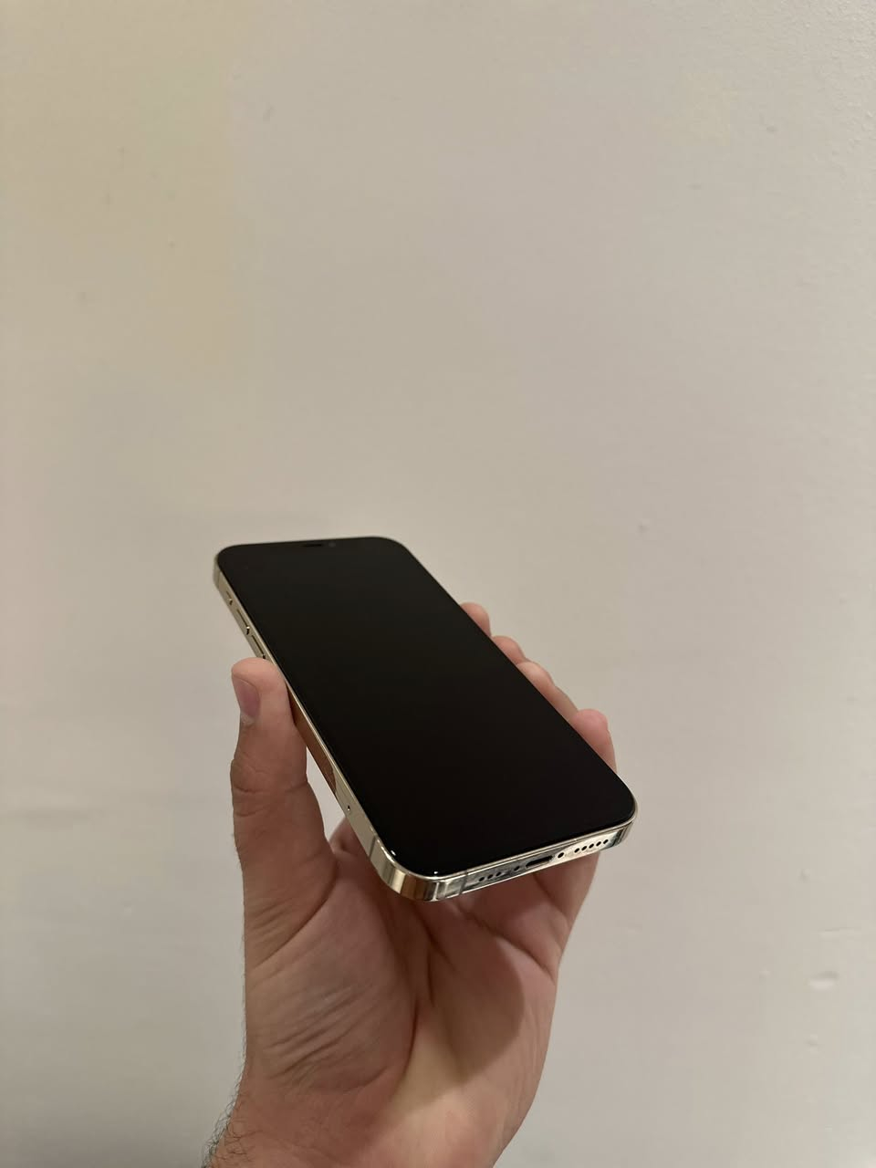 ايفون 12 برو فقط قطعه عسل 🍯 

جهاز شرق اوسطA/AA 
مبدل بطاريه اصليه 
ومبدل شاشه كلش خوش نوعيه فيس إيدي شغال وكلا شغال 
سعر 275
مكاني بغداد 
لل تواصل ***********
