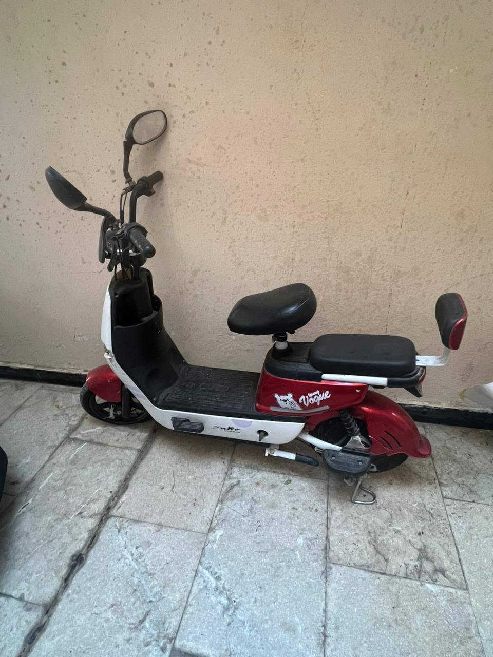 المكينه ٢٠٠ وبيها مجال 
المرجروحه ٧٥ وبيها مجال 
الدراجه ١٥٠ وبيها مجال
التواصل على الأرقام الاتيه : 
*********** اسيا 
*********** الاثير
