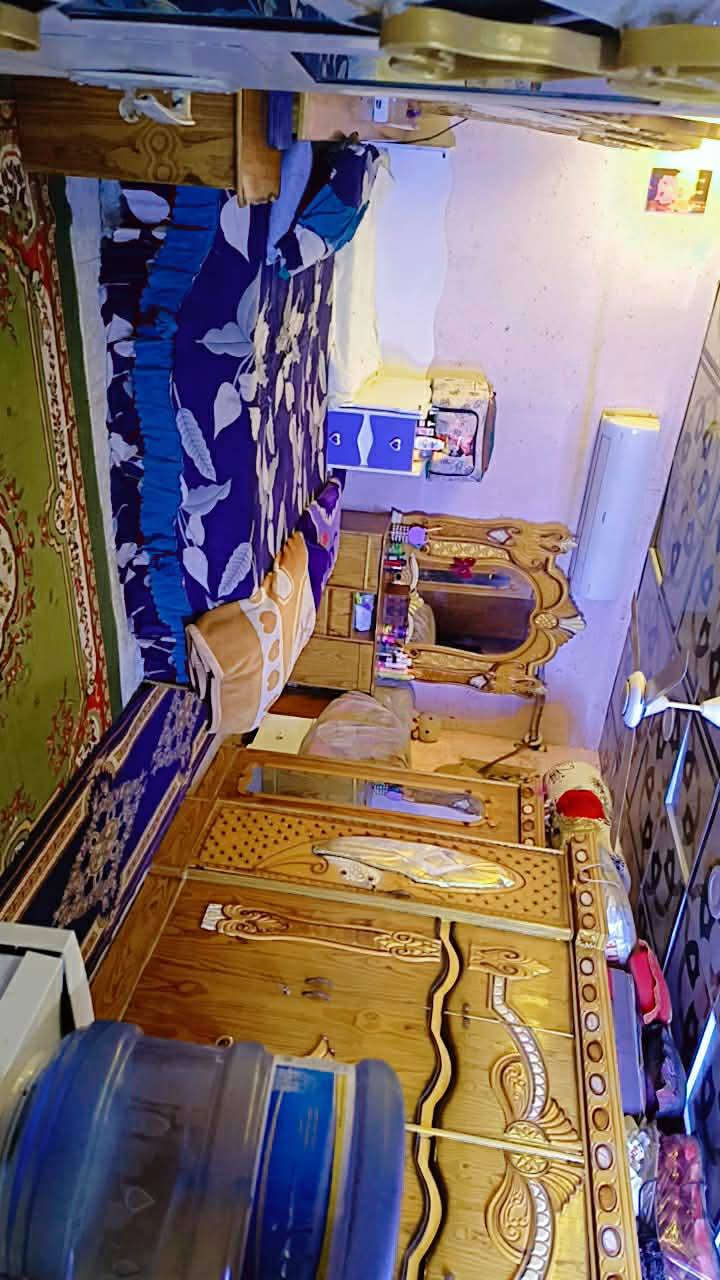 السلام عليكم  بيت تجاوز شارع كهرباء قرب صيدليه شرين
يبعد عن شارع كهرباء 4بيوت والبيت ركن عكاده الارضيه بورسلين وسقف ثانوي وحوش كبير
‏‪***********‬‏ واتساب واتصال
سعر 26مليون
تحويل يم المختار بيت مرقم وبطاقه سكن
