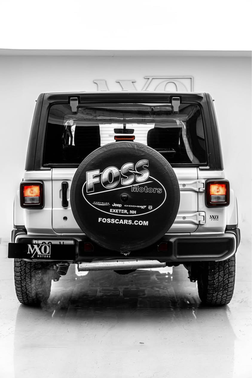 Jeep Wrangler 2023 V6
جيب رانجلر ٢٠٢٣
مواصفات Sahara

مكينة ٦سلندر حجم ٣.٦لتر تنفس طبيعي
ماشية ٤٣،٠٠٠ ميل و بحالة جداً جيدة 

ضرر السيارة جاملغ خلفي صبغ فقط بدون دواخل و ايرباك
السيارة مرقمة اربيل الدولي الجديد شرط التحويل

سعر السيارة 28,300$ دفترين و ثلاثة و ثمانين ورقة و بيها مجال للطيبين السيارة موجودة ب دهوك

ل اي استفسار عن السيارة تكدرون تتواصلون وياي 
(***********) دهوك, العراق
