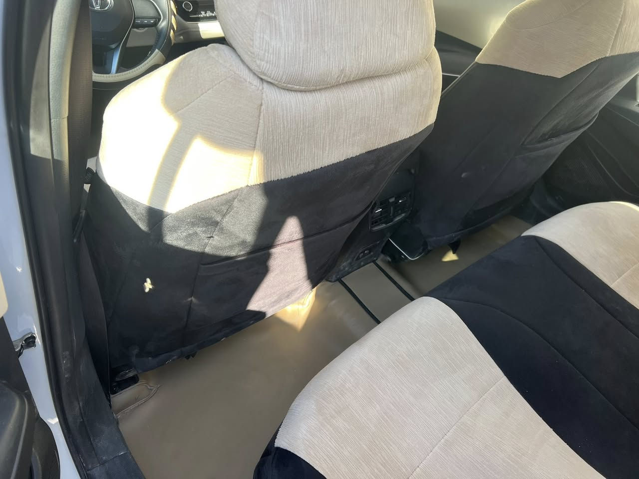 تيوتا كورلا موديل ٢٠٢٣ ياباني اصلي ساز 
السياره فول الفول
ماشيه ٥٣ الف كم 
للاستفسار ***********
