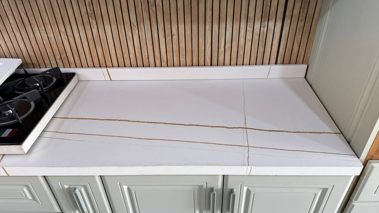 يوجد بورسلاين قياس 320*80
كوارتز ستندر ابيض كريمي رصاصي 320*80 
اسعار مناسبه 
***********
