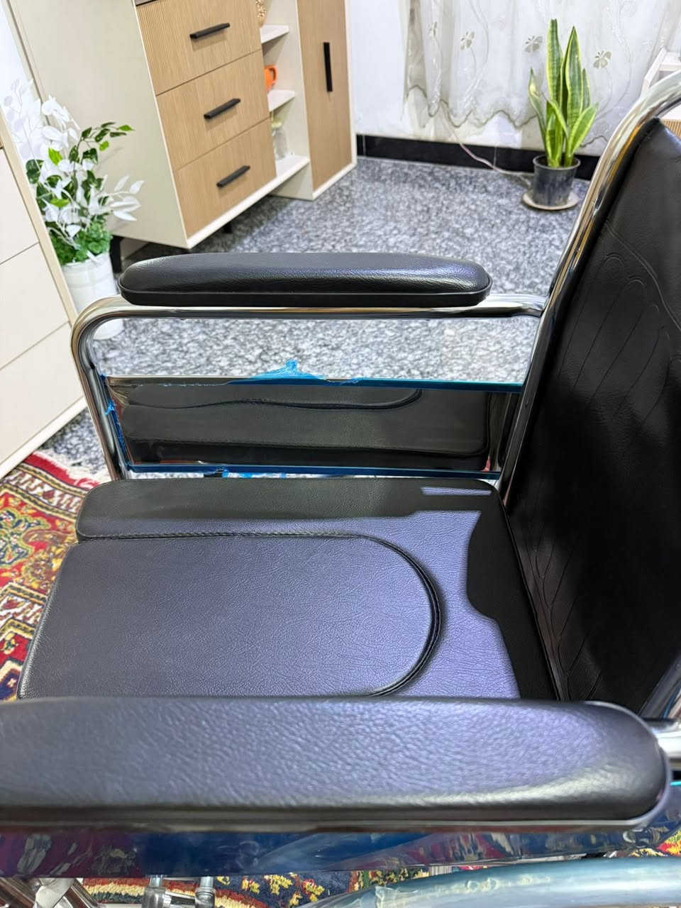 كرسي حمام للبيع جديد ابد ممستعمل استيل ثقيل السعر 150 الف***********
