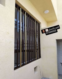 بسم الله الرحمن الرحيم مستعدون لصبغ كافه انواع الشبابيك وألابواب مع تن...