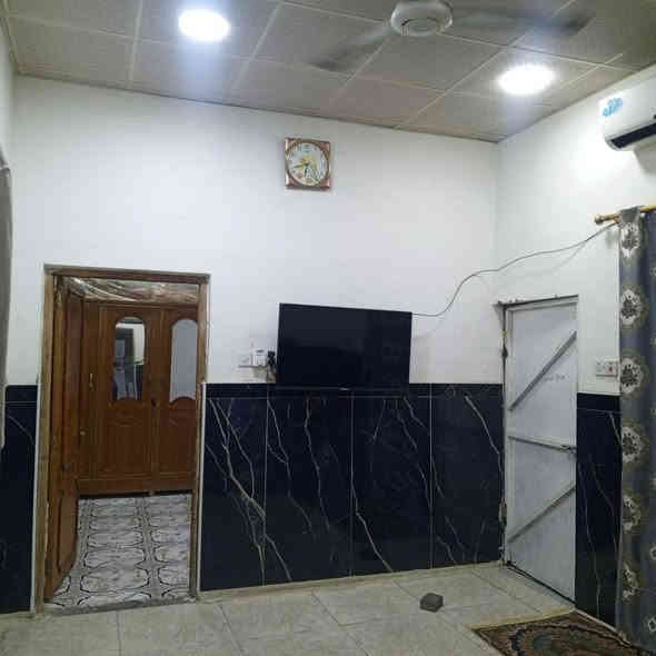 بيت مساحه 100 متر 5*20 طابو صرف يتكون من غرفه وصاله ومطبخ ومنور وحمام داخلي واستقبال وتواليت خارجي   +   طابق ثاني للبيت غير جاهز 
عنوان البيت 
البصرة دور الشرطه ال76 قرب ال 4 شوارع مال شارع السيد 
السعر 105

***********
