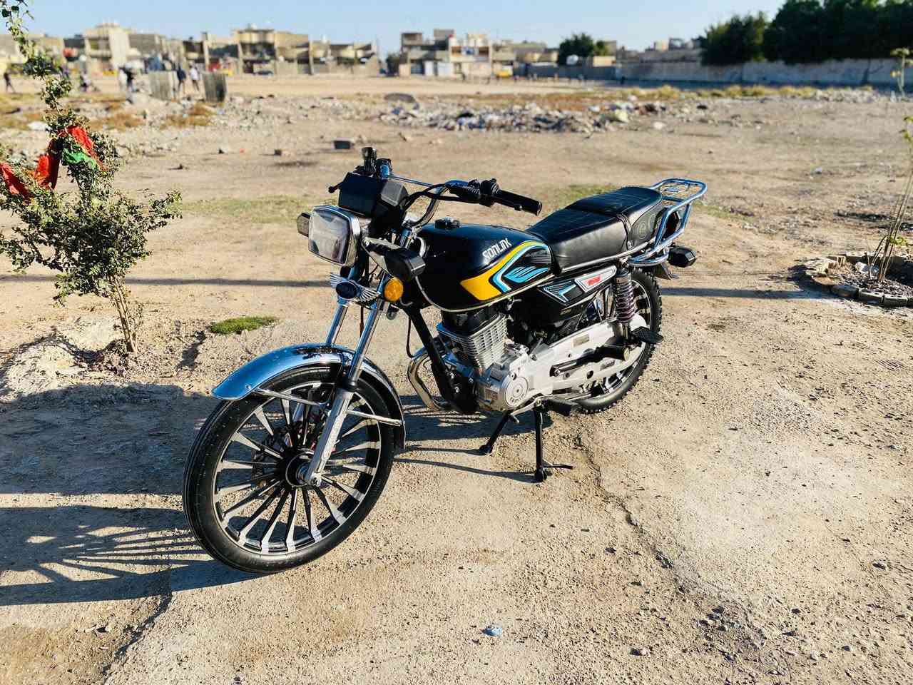 دراجه للبيع موديل 24 

سلام عليكم دراجه ايراني ضاقطه وزنجيل محرك 150حقيقي دراجه كامله دشبول شغال 
اوراق اصولي بصمه عن بعد لايت علي ناصي اشاير كلشي شغال ما بيها اي نقص 

عنوان بغداد 

السعر 750

***********
