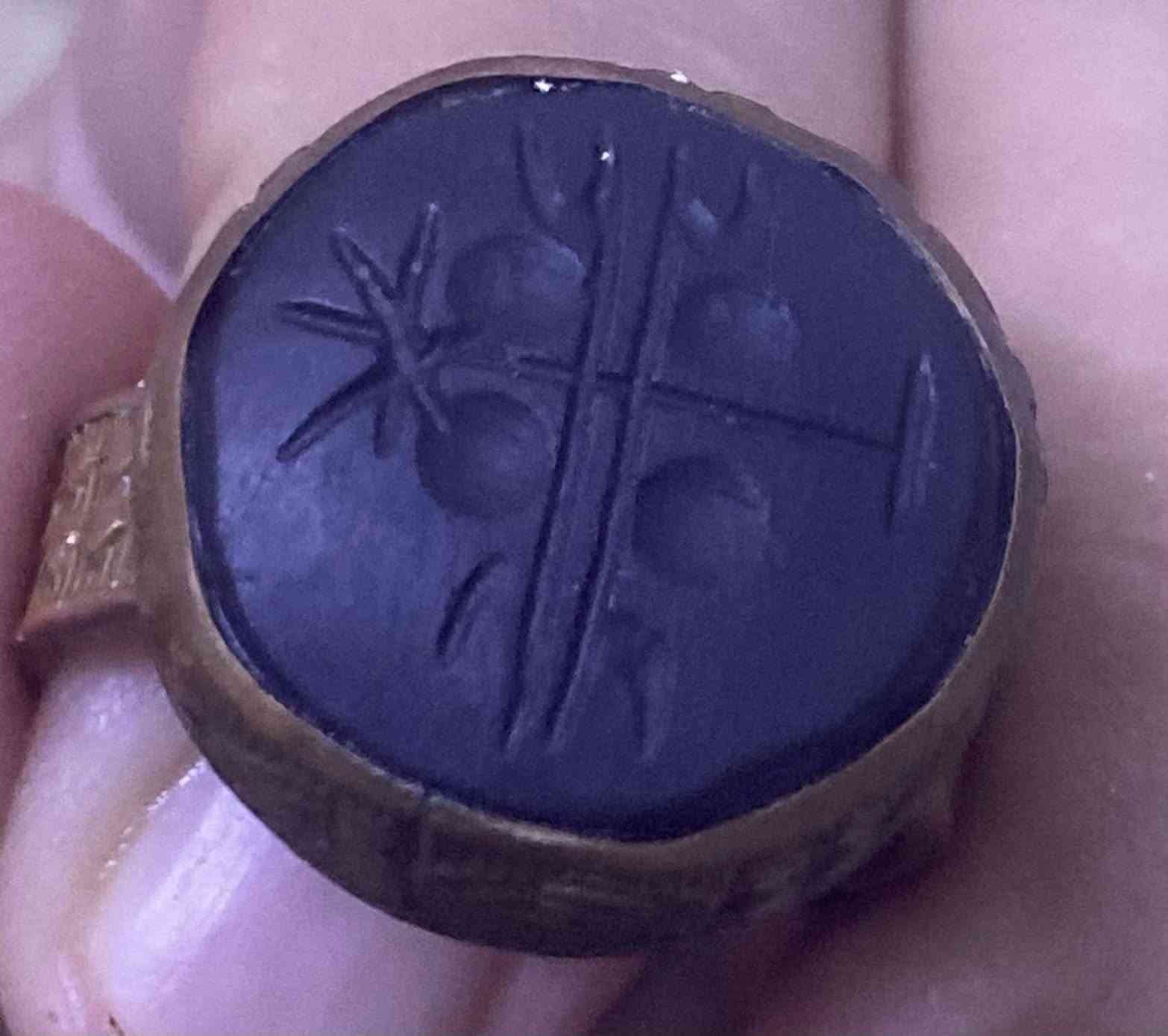 لبيع محبس قديم كلش نحاس يسمونى حجر هبهاب جامد  ومنقوش عليه هذا الكتابة 
هاي القطعة تعتبر اثرية سعرها ب٦٥ الف مكاني كركوك


**إذا كنت صاحب هذا الإعلان وتريد حذفه لأي سبب، رجاءا أرسل رسالة إلى الدعم الفني**