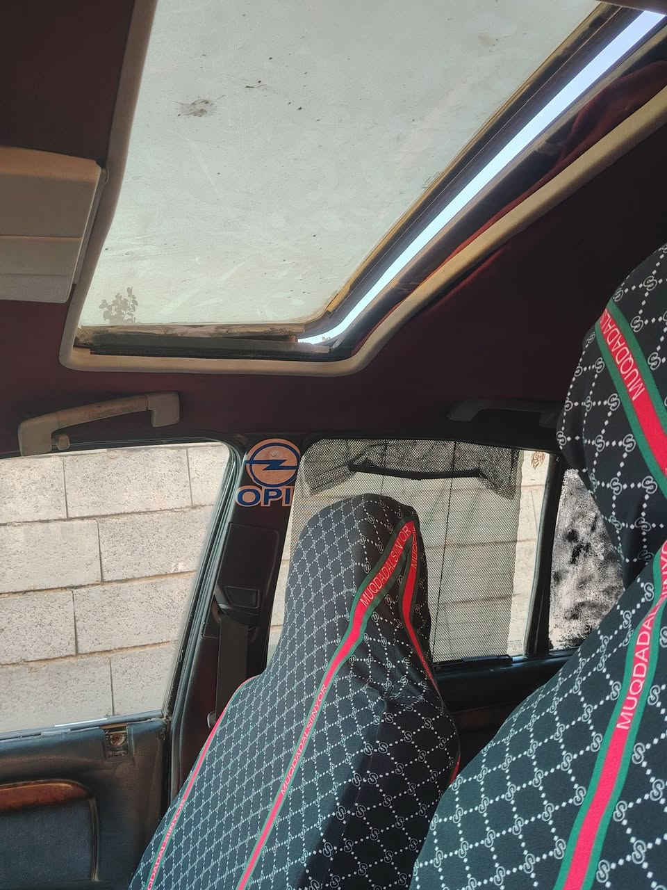 سيارة اوبل اوميكا موديل ١٩٩٣ كير محرك حجم ٢٤٠٠  ترايك يحكم على السيارة تخم تاير باتري جديد هاتف  *********** الانبار  رمادي
