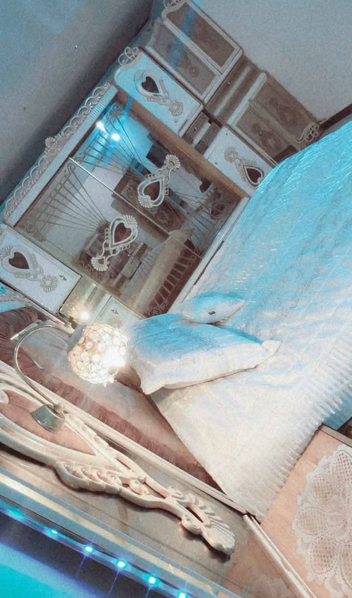 📢 للبيع غرفة نوم نظيفة
للبيع غرفة نوم مستعملة بحالة نظيفة جداً.

🛏️ التخت معمول تفصال، وتكلفة تفصيله 150 ألف دينار.

💰 السعر: 500,000 دينار عراقي وقابل للتفاوض (بيه مجال).

📍 الموقع: البصرة – الزبير.

📞 للتواصل: ***********
