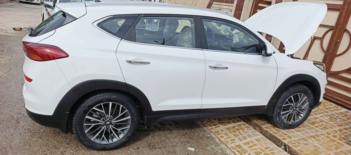 🛑 تكسون 2019  موصفات كفالة عامة🛑
🛑كوري اصلي  
🛑بصمة تشغيل ابواب وصندوك بصمة ..
🛑شاشة كبيرة.
🛑عداد المشي 64k حقيقي🔥
🛑كاميره  خلفية
🛑حساسات امامية خلفية
🛑كشن  عسلي داخل عسلي واسود.
🛑تحكمات ستيرن 4 جهات فو-سبورت-سمارت).
.
🛑ويل كب 18 مميز لمتد
🛑مري شفط
🛑المراية الجانبية كهرباء.
🛑كير اوتماتيك وعادي.
🛑يدات نيكل.
🛑تبريد قطعتين
🛑كشن الاماميات كهرباء.1
🛑السيارة بعد بيها هواي مواصفات.
🛑السيارة شرط  التحويل.
🛑اشاير بلمراية.
🛑السيارة جديدة وجاهزة بدون مصرف
🛑مكان الايمن ((الموصل 
🛑الشراي يتصل على الارقام :-
*********** Singapore
