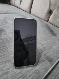 اخوان عندي آيفون 13 عادي بطارية 75.  نضيف كلش اريد مراوس آيفون 14بروما...