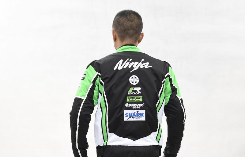 قماصل كاواساكي درع اخوان مو جماليه بيها درع 

سعر 65 قفل  

 قياس  (L)باقي فقط  

مكاني كركوك 
متوفر توصيل 
***********
