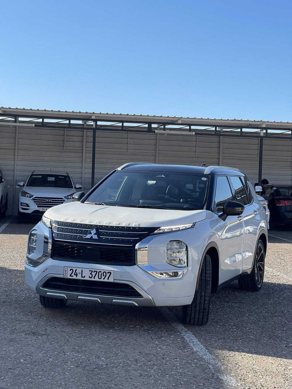 سلام عليكم ورحمة الله وبركاته 
MISTIBUSHI OUTLANDER 2023 SEL
بجم و خلفي كبس 
بدون ايرباك 
بدون دواخل و شاصي 
ملاحظة سيارة فقط واحد باب صبغ 
محرك2.5L(4V)
بدون مصرف سيارة جاهز
موصفات SEL فول فول 1/1 
بصمة 
بريك بصمة 
ابواب بصمة 
صندوق كهربائي 
شاشة كبير 
خمسة كاميرات 
داخل لونين 
كوشنات بقلاوة
كوشنات هيتر
كوشنات جلد 
كوشنات كهربائي
7راكب 
داتاشو
لايتات LED بلادي 
صقف اسود بلادي
پانوراما 
رادار خلفي 
رادار امامي 
رادار جانبي 
بعد موصفات هويا 
سعر248$
***********
