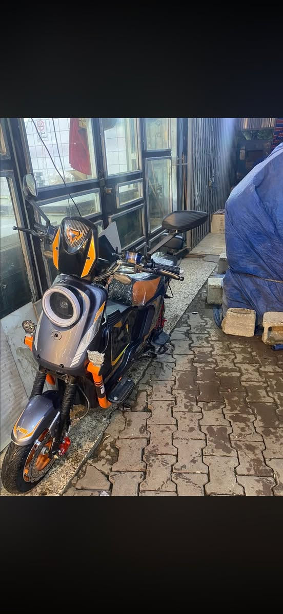 سلام عليكم دراجه شحن h900(Hls) نظافه فول باتريات شرط بصمتين او تشغيل عند بعد دراجه اي نقص مابيها 5بطاريات 38امبير  سعر خاص  رقم *********** موجود واتساب هم
