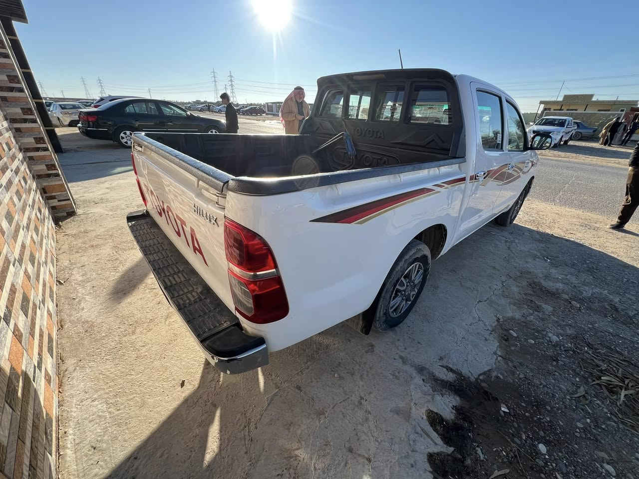 سلام عليكم 
بكم هايلوكس للبيع سعودي 
موديل 2014 كلين 
كير ومحرك شرط 
تواير وصدر جدد
السعر 200 وبيها مجال للطيبين 
الرقم ***********
