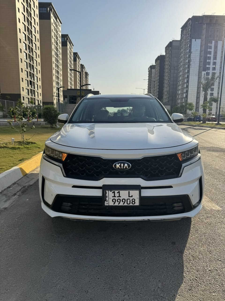 كيا سورينتو خليجي موديل ٢١ رقم بغداد مميز إنكليزي 
٧ راكب فول مواصفات عده البانوراما
محرك ٦ سلندر 
كير ومحرك على وضع الشركة 
السيارة ماشية ٦٠ كيلو 
دشبول لونين بيجي واسود
داخل جلد
كراسي كهرباء 
جنطة كهرباء 
بصمة تحكمات ستيرن 
أنظمة قيادة 
دخول ذكي وباقي المواصفات معروفة وتكدرون تبحثون عنها
السيارة مكفولة من الحادث والضربة 
عده طخة بسيطة بقبغ الجنطة بارد وكلير بدون معجون
تكحيل شوية بحافة البنيد والجاملغ على كد إصبعين
 ٤ حالوبات بالقمارة و٣ بالبنيد على حالهن
يعني تفاصيل بسيطة مال استخدام بالشارع 
الباقي كله كفالة عامة 
غرفة دواخل كل شي بيها جديد على وضع الشركة 
ذكرت ادق التفاصيل الي لا تنشاف بالعين ولا بالصور 
ويمكن حتى بالسونار متطلع 
حتى الي تصير من نصيبه نكوله بالعافية عليك من ذمة وضمير 
سيارة كرفتها حلوة ومرزوقة 
بس محتاج نقد ودا ابيع
صورها يمكم واضحة وهم راح اخلي فديو بالتعليقات 
سعرها ٢٥٧ وبيها مجال يمكن ارخص سورنتو 
مكاني بغداد 
والشراي يتصل
***********
اضغط ع المنشور مباشر يوديك ع الواتساب 
تحب تتصل عادي كذلك متوفر
بالعافية ع الي تصير من نصيبه
