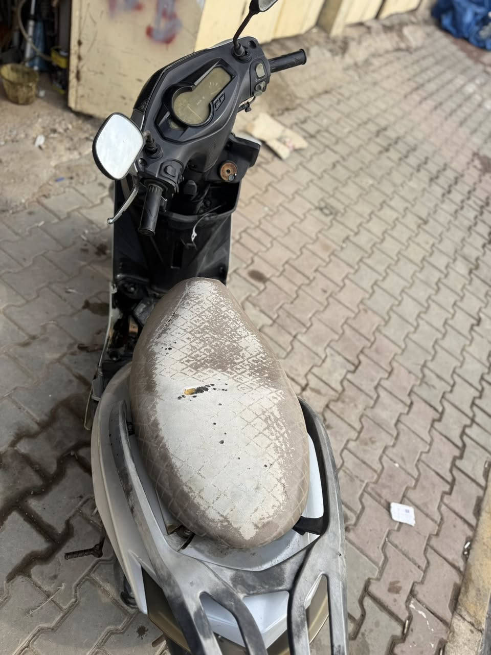 دراجة لبيع كل عيب مابي سلف هندر شغال كهربائيات كلة شغالة سعرة ٢٥٠ وبي مجال  ***********
