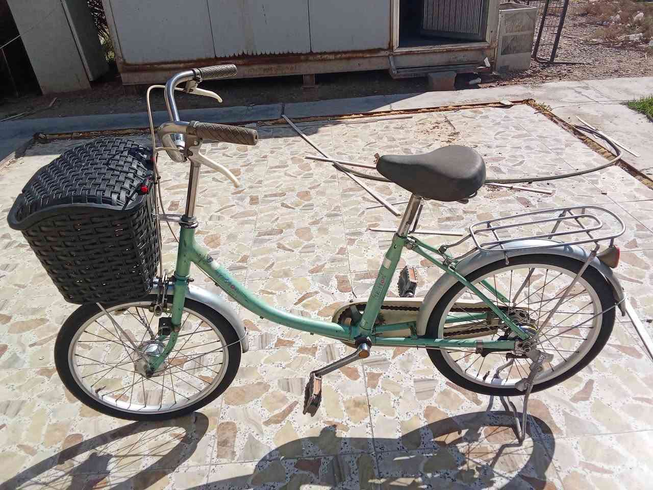 سلام عليكم بايسكل نو ع تكسي ابلاد  كامل حجم 20 السعر80الفالاتصال***********يوجد توصيل محافظات. شكرا للاداره
