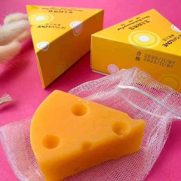 صابونة الجبنة الكورية 🧀 الأصلية
الي چانوا منتضريها وصلت  

هاي سحر مو صابونة فد شي خيال مبيض فوري 
ازالة بثور الوجه 
كثر استخدامها ايزيل النمش
تعمل بقوة على ازالة الدهون 
ونادرآ تلكون صابونة بيها ترطيب وتبيض فوري ورغوه كثيفه بنفس الوقت  كما يمكن استخدامها للمناطق الحساسة 
. 
الأصلية
 🧀🧀 

اهم #فوائد الجبن للبشره :::
• يساعد على نمو خلايا الجلد لاحتوائه على فيتامين B
• يتخلص من جميع عيوب البشره
 • يجعل البشره صحيه ومشرقه 
وتحتوي الجبنه ايظا على نسبه عاليه من البروتين العالي الجوده بالاضافه الى الفسفور والزنك 
والفيتامينات B2 , B12 ,A
السعر 2000 
للاستفسار مراسلة الصفحه او مراسلة هذا الرقم واتساب ***********
متوفر توصيل الى جميع انحاء العراق
