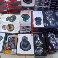 يتوفر جميع انواع السماعات وأنواع السستمات لجميع انواع السيارات 🚙 يوجد ...