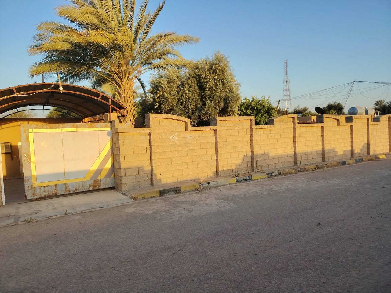 السلام عليكم
بيت من بيوت السكنيه للبيع 
للستفسار ***********
