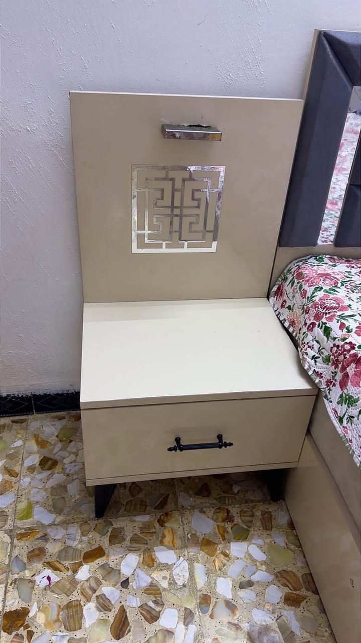 للبيع غرفة 5 قطع مابيها ضرر مع دوشك طبي ب٤٥٠ وبيها مجال + جربايه و كورسي ب١٥ الف سبب البيع دنشيل و مستعجلين العنوان بغداد -الغزالية


**إذا كنت صاحب هذا الإعلان وتريد حذفه لأي سبب، رجاءا أرسل رسالة إلى الدعم الفني**