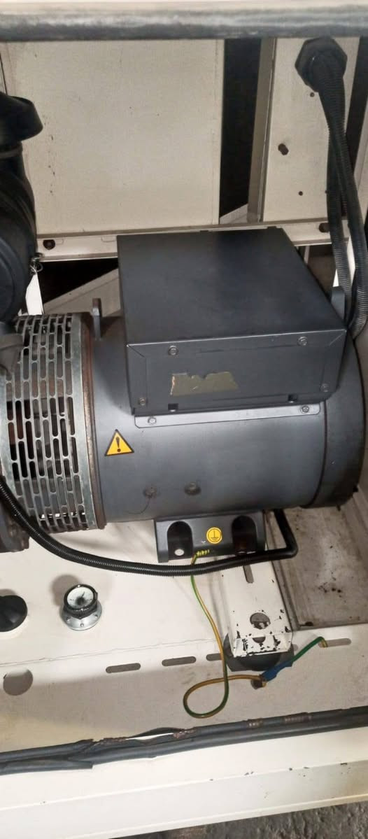 للبيع مولدة بركز انكليزي اصلي بحجم 50 kVA، جاهزة للعمل ومكفولة، تناسب اللي يدور على شيء نظيف وعملي. ما داخله تصليح ابداا 
​المواصفات والتفاصيل:
​السعة: 50 kVA.
150 امبير 
​الاستعمال: استعمال شيء بسيط جداً (شبه جديدة).
​الأداء: شغالة 100% وصوتها ناصي ومستقرة بالعمل. كاتم 80% 
​الضمان: المولدة على الضمان ومكفولة للمشتري للضمان والاطمئنان. ع الفحص تشتغل وتاخذها 
السعر للمهتم فقط 
*********** 
المكان حي السلام
