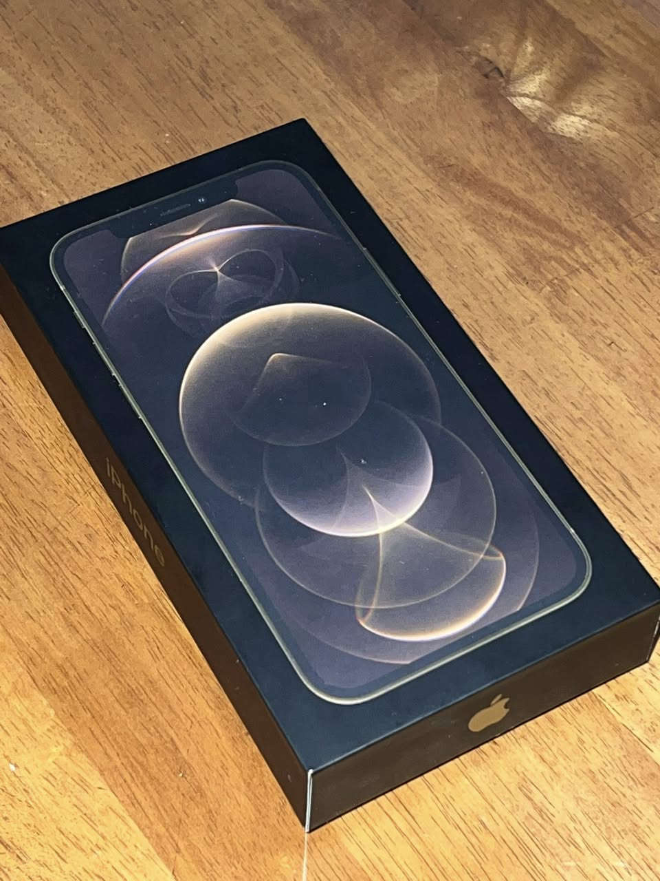 ايفون 12 برو فقط وليس الماكس الفئة m شرق اوسط AAA مكفول من الكسر والشخط الجهاز ما مفتوح وكلشي بلاد النظافة 100%
السعر 410 الف
الشراي يراسل الصفحة او يتصل على الرقم *********** 
مكاني بغداد زيونة@
