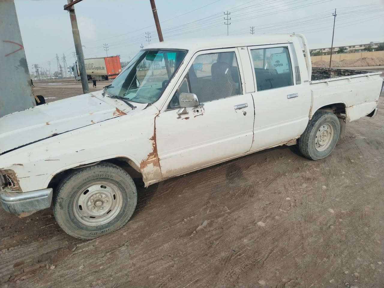 سلام عليكم البيع بيكم موديل 88  رقم صفر بغداد مكان العماري رقم ***********
