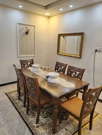 ميز طعام غرفة ضيوف معروض للبيع 6 كراسي 180سم في 100 سم استعمال قليل مش...