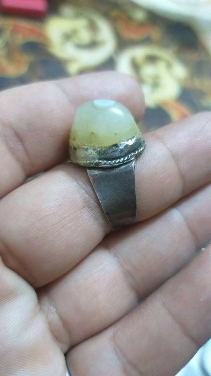 خاتم سليماني ابيض عطف قديم للبيع وسعر ٤٠ الف


**إذا كنت صاحب هذا الإعلان وتريد حذفه لأي سبب، رجاءا أرسل رسالة إلى الدعم الفني**