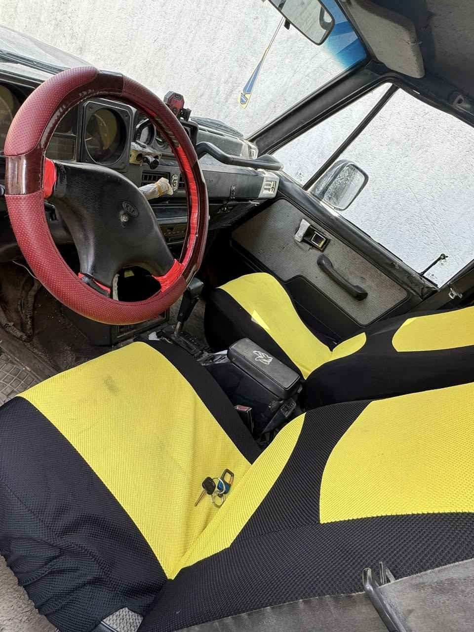 سلام عليكم من رخصت الادمن المحترم كالوبر 1992 محرك بطه 3000  محرك مكفول وكير السياره صارف عليه كهربائيات كله شغاله السعرً' 40وبيه مجال '***********
