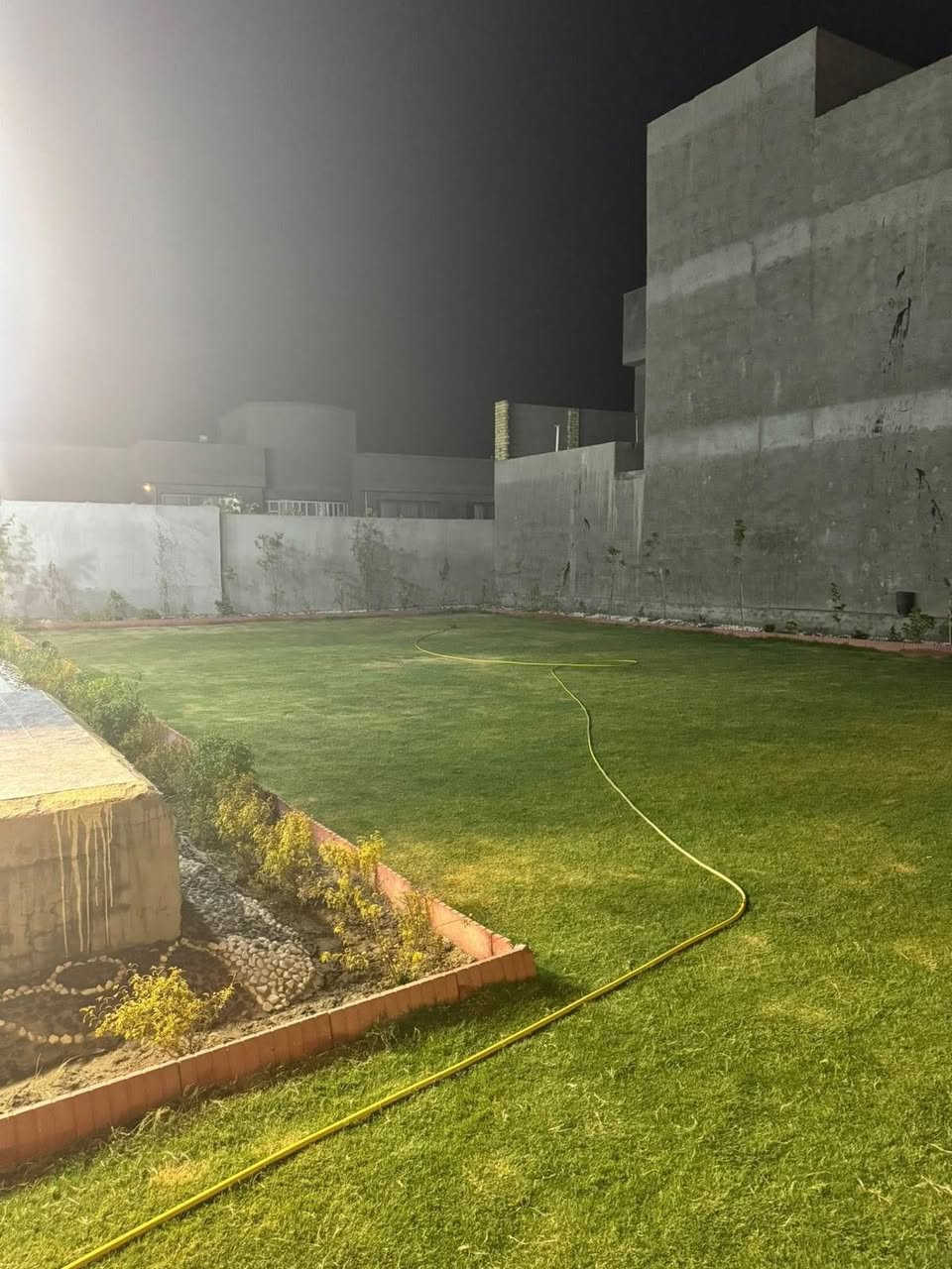 الســلام عليــكم
دار للبــيـــع
زراعي سنــد25
المساحــه 750م
العنوان🌏/ حله ورديه خارج خلف شركه ابو كيره
محتويات الدار⛺️/ 4غرف نوم وهول 2واستقبال ومطبخ وحديقه جانبيه 550م وكراج سياره 
بناء حديث وخدمات كامله وخريطه مميزه
بسعر جداا مناسب🤗

الـــاــاـ ســتــفــســار اكـــثــــر زيـــارة مكـــــتب القـــــــلعـــة 
المـــكـــان حـــلـه ورديـــــه خــــارج قـــبــل مــجــمــع
الــوُرديــــه الطــبـــي…
مكـــــتب القـــــــلعـــة 
مـــريـــح و مــــضمــون ——
 ***********  ريـــاض الــبــكـري
‏‭0781 448 2411‬  قـــاســـم الــبــكــري
