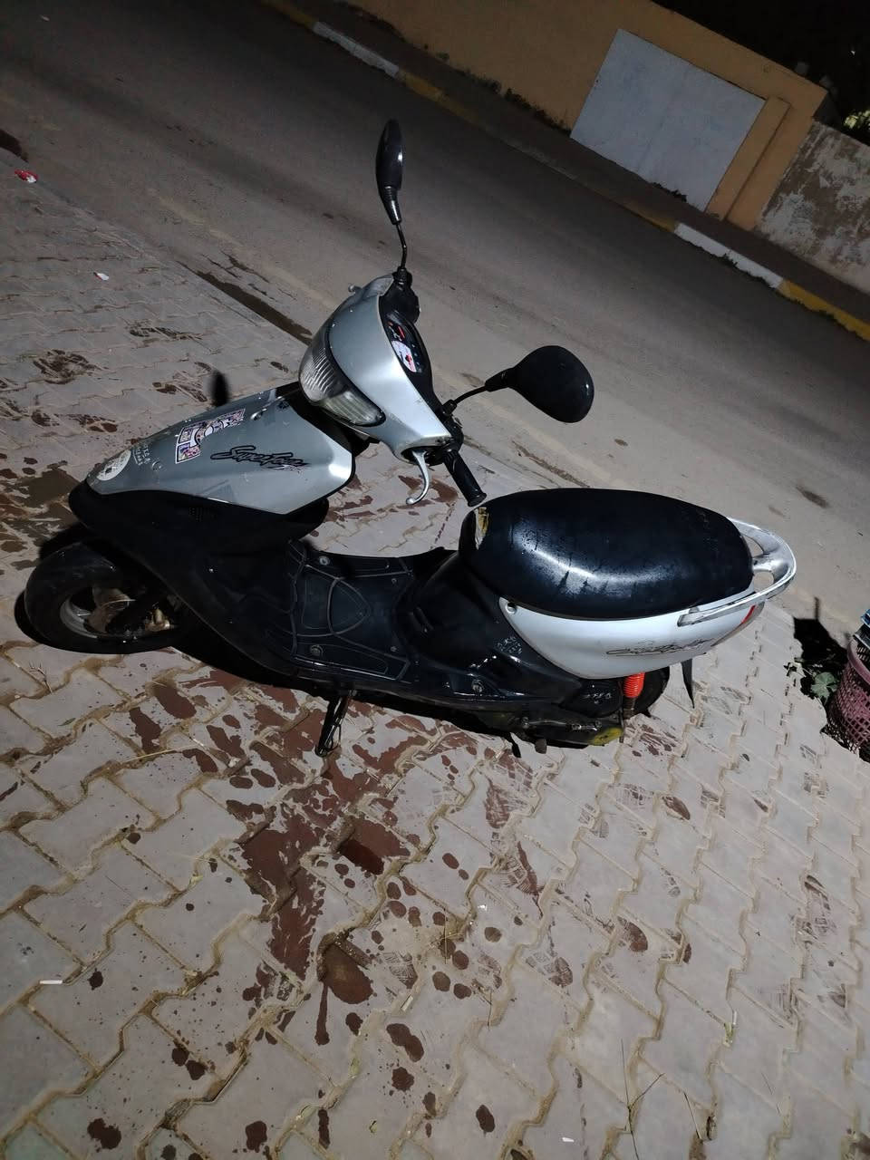 السلام عليكم
ماكس قجمة 120  للبيع كاملة
مكينة ابلاد متسمع صوتها
كهربائيات كاملة سلف هندر
دراجة ابلادية او حلوة
مكاني بعقوبة التحرير
رقمي ***********
سعرها 275 اوبيها مجال
