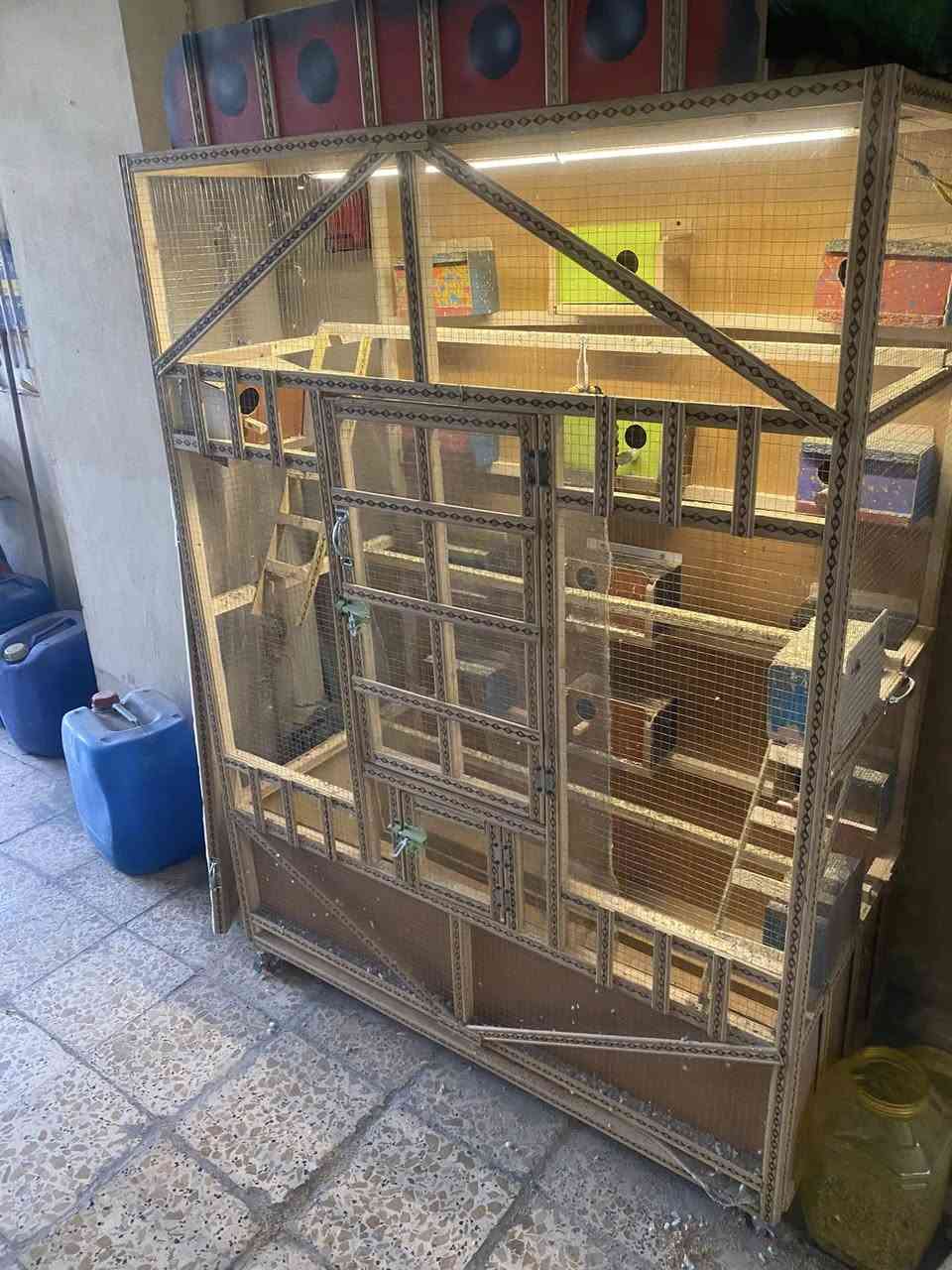 السلام عليكم   قفص طيور حب للبيع.  الارتفاع 190  العرض مترتين نزال 40للبيع.  سعره 90الف سويته ب140 الف 
مكاني بغداد المشتل للاتصال واتس اب ***********
جدا نضيف
