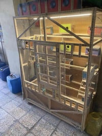 قفص طيور حب للبيع.  الارتفاع 190  العرض مترتين نزال 40للبيع.  سعره 90ا...