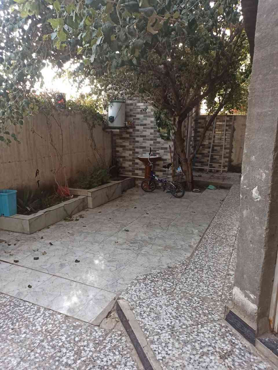 دار للبيع،
المساحه: 240 متر
العنوان:  العماره،  ابو رمانه،  بالمنطقه الي خلف  مركز الشرطه
 
البيت وجهه على ساحه  ( جزره وسطيه) 
  وجهه على القبله 
يحتوي على  استقبال، هول، صاله، مطبخ  غرف عدد، 5   ،،،،  ثنين  جوه و ثلاث غرف فوق،،،،  مساحة الغرف 5×4   ،   حمام  عدد 3 
صحيات عدد 2 داخلى  معزول و خارجي 

السعر  (178)  
للاستفسار ***********
