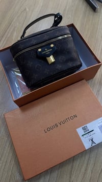 جنطة • ماركة لويس • ختمات