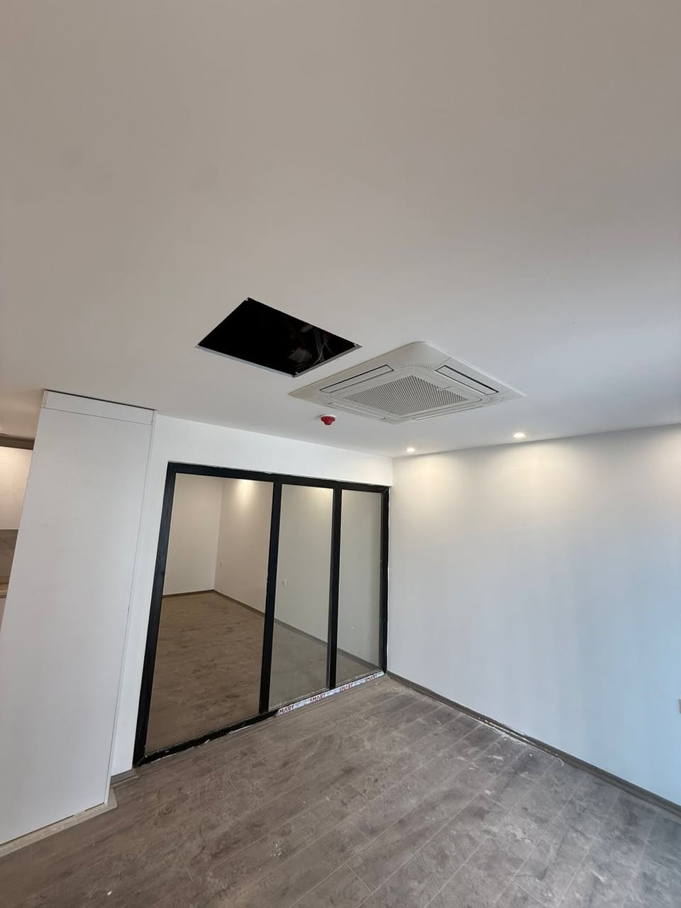 شقة ستوديو للبيع في مجمع فلوريا ستي 
يتكون من 
مساحة(65)متر
غرفة و صالة 
مطبخ مجهز كامل 
صحيات 
قسم مرجان بلازا 
بنضام نقدي 
سعر كلش مناسب 
للمزيد من المعلومات عن الشقة اتواصل ويا الأرقام التالية 
***********
