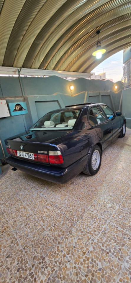 السلام عليكم 
بي ام 525 اصل 
 كير توماتيك 
مديل 1995
تبريد ثلج 
لون نيلي صبغ عام جماله 
مكاني موصل حمام العليل 
السعر 57 وبيها مجال 
***********
