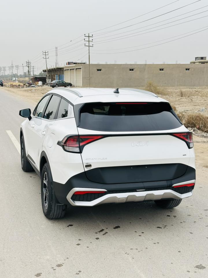 السلام عليكم 
كيا سبورتج 2024 دخول جديد ماشية28الف حادثها كما موضح في المنشور 
مواصفاتها 
رادار امامي +خلفي 
نضام تحديد مسار 
كشن حراري 
ثلاث انضمة قيادة 
شاشة متصل
سعرها 187 وبيها مجال بسيط 
هـ***********
مكاني/بابل/الحلة
