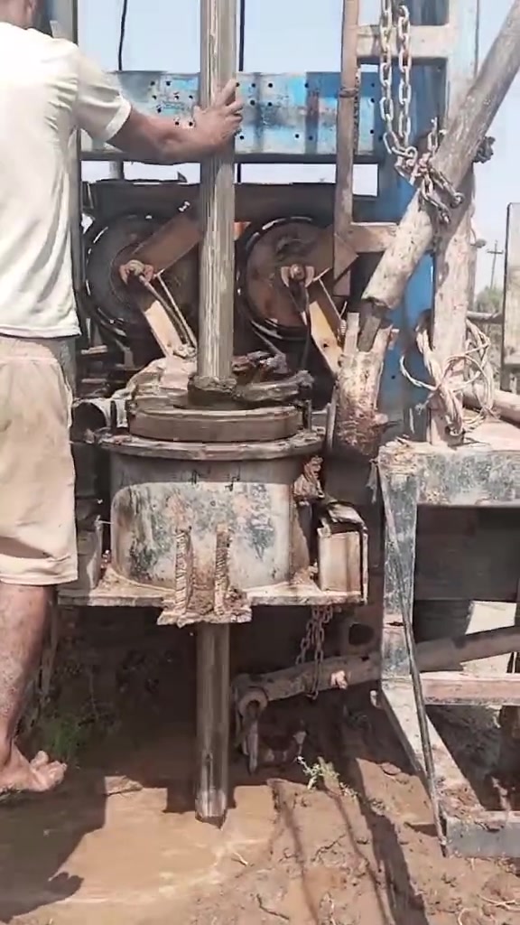 سلام عليكم حفارات ابار لبيع جهازه لشغل وياه ١٦٠متر روس حفر ٢، 
***********
