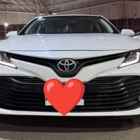 كامري ٢٠١٨ • أبيض • رقم بغداد