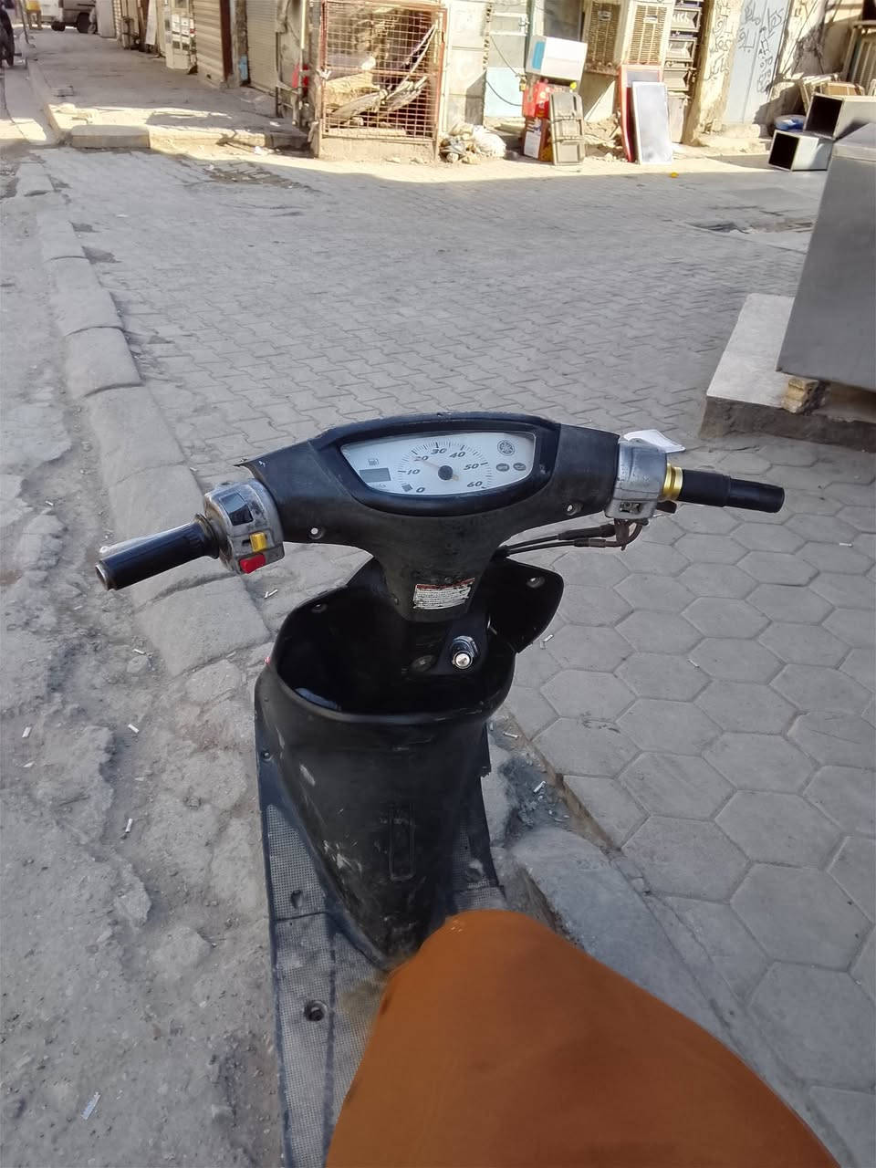 سلام عليكم دراجه بسعر 110 قفل100   شغاله نص هندر شلعه ومعدل ابيع كوم حديد مكاني بغداد الحريه ***********
