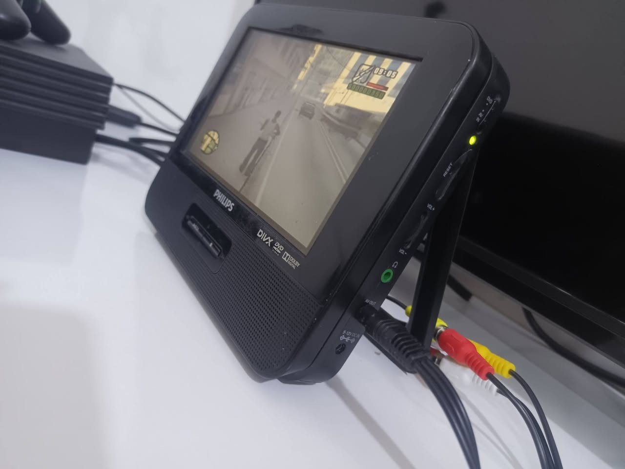 جهاز دفدي على شكل شاشة شحن نضيف يشغل اقراص ب25 قفل 
يوجد توصيل


**إذا كنت صاحب هذا الإعلان وتريد حذفه لأي سبب، رجاءا أرسل رسالة إلى الدعم الفني**