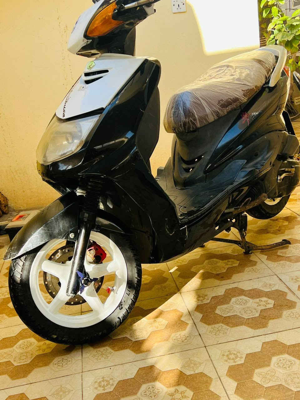 السلام عليكم دراجة سكنس نثية 110 ياباني
كهربائيات كلها شغالة نكرة سلف اي وقت لايت زنون عالي ناصي بك لايت كلها شغالة نضافة فول تخم تاير جدد بريكات امامي خلفي عنوان بعقوبة كاطون الرازي السعر600 بيهامجال 
استفسار ***********
