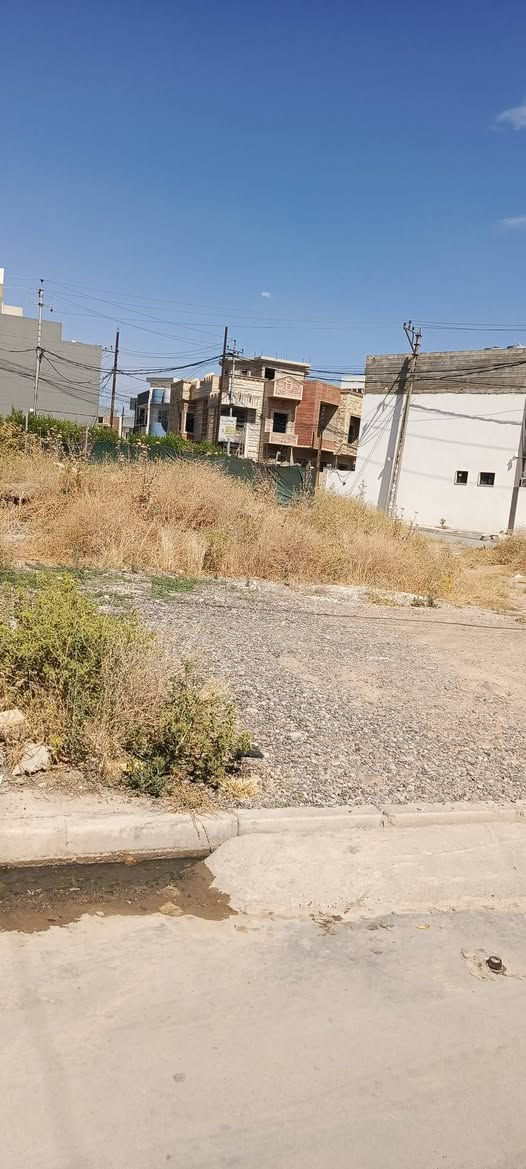 عروض مكتب اساور للعقارات 
أرض للبيع في حي الكندي الثانيه قبل جامع مقبل
سند طابو الزهور
شرط التحويل
300 متر واجهه 12
ممكن بيع نصف العقار 
شروق
موقع مميز جدا
المكاتبه مع الشرعي
شارع تبليط 12 متر
لمعرفه السعر اكتب تم ليصلك على الخاص
للاستفسار زياره المكتب سايدين البحرين مقابل مطعم احمد الحاج صلاح
***********
***********
