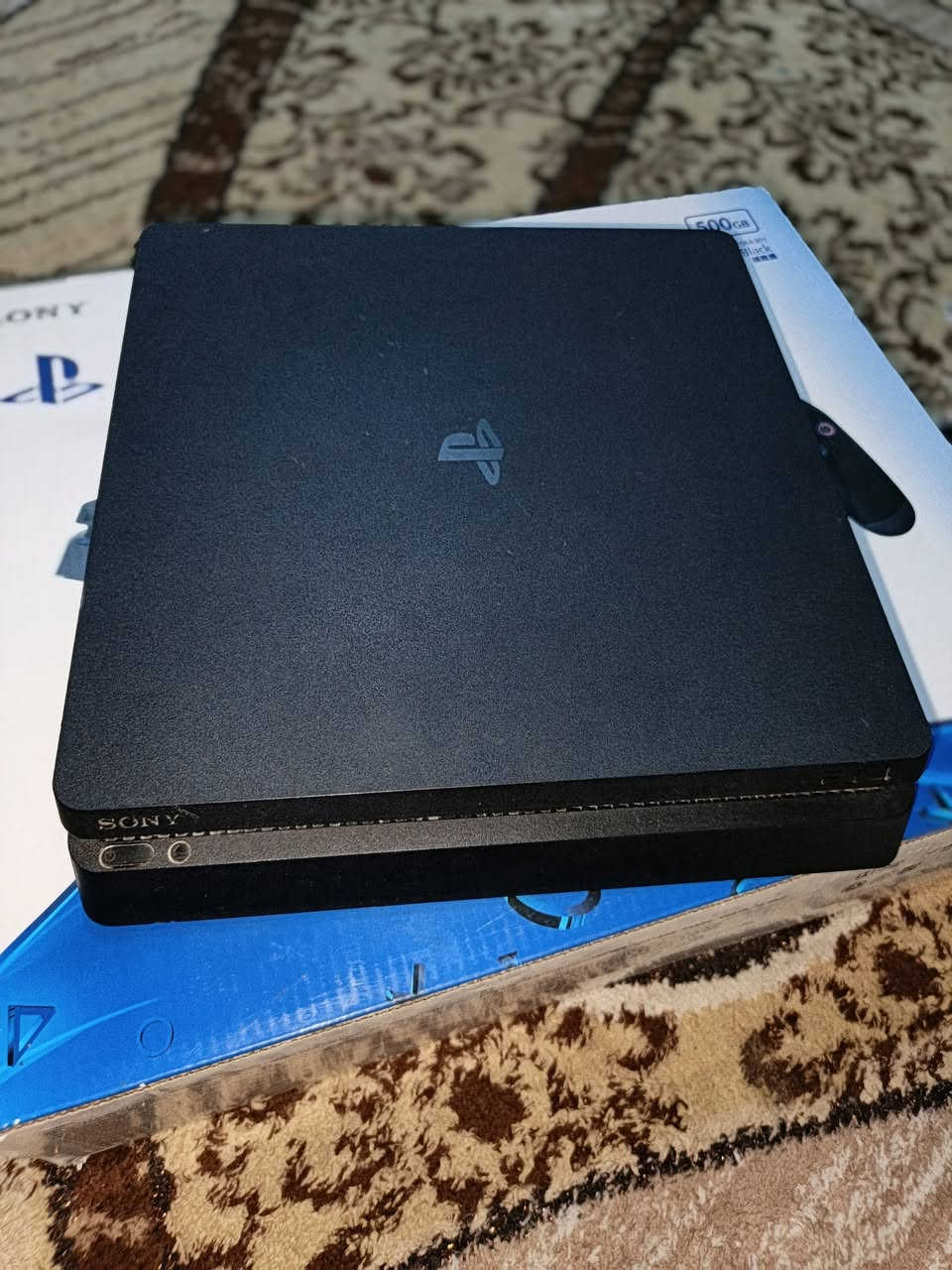 بلي فور سلم أسود ويا يده وحده وقرص فيفا 24 آلجهاز آخر إصدار توه شتريته من المحل سعره250 وبي مجال قليل مكاني بصره حيانيه شارع سيد رقمي ***********
