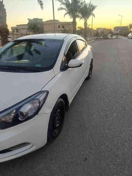 سلام عليكم كيه سيراتو وارد خليجي مديل 14 سياره خير من الله حداديه تخم تاير مكينه كير كفاله سيارته ما متعوبه وما شيه هواي بيه جاملغ شوي من البنيد صبغ بلا دواخل وبيه باردات قليل, سعر ميه وعشره ***********
